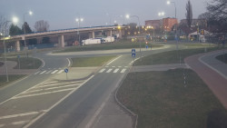 Křižovatka ulic Velká Dlážka a Polní