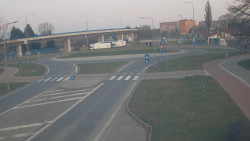 Křižovatka ulic Velká Dlážka a Polní