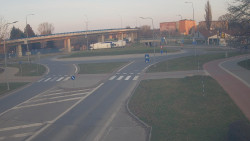 Křižovatka ulic Velká Dlážka a Polní