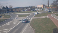 Křižovatka ulic Velká Dlážka a Polní