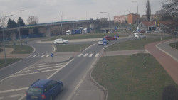 Křižovatka ulic Velká Dlážka a Polní