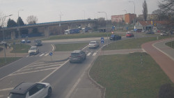 Křižovatka ulic Velká Dlážka a Polní