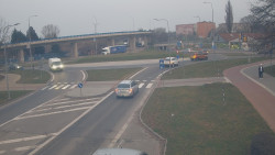 Křižovatka ulic Velká Dlážka a Polní