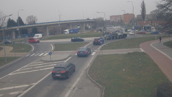 Křižovatka ulic Velká Dlážka a Polní