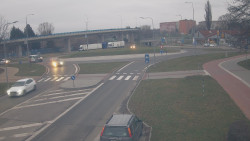 Křižovatka ulic Velká Dlážka a Polní