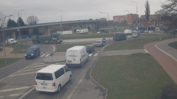 Křižovatka ulic Velká Dlážka a Polní