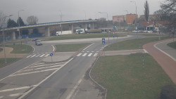 Křižovatka ulic Velká Dlážka a Polní