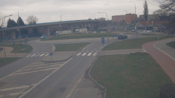 Křižovatka ulic Velká Dlážka a Polní