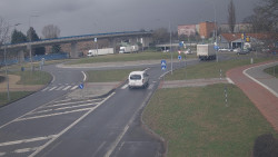 Křižovatka ulic Velká Dlážka a Polní