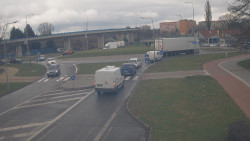 Křižovatka ulic Velká Dlážka a Polní