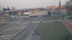 Křižovatka ulic Velká Dlážka a Polní