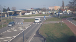 Křižovatka ulic Velká Dlážka a Polní