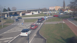 Křižovatka ulic Velká Dlážka a Polní