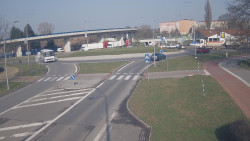 Křižovatka ulic Velká Dlážka a Polní