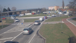 Křižovatka ulic Velká Dlážka a Polní