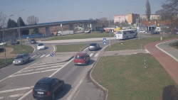 Křižovatka ulic Velká Dlážka a Polní