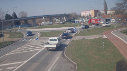 Křižovatka ulic Velká Dlážka a Polní