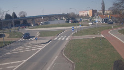 Křižovatka ulic Velká Dlážka a Polní