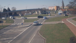 Křižovatka ulic Velká Dlážka a Polní