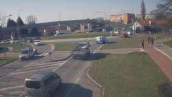 Křižovatka ulic Velká Dlážka a Polní