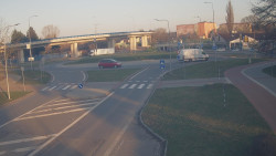 Křižovatka ulic Velká Dlážka a Polní