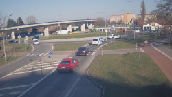 Křižovatka ulic Velká Dlážka a Polní