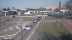 Křižovatka ulic Velká Dlážka a Polní