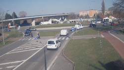 Křižovatka ulic Velká Dlážka a Polní