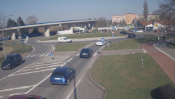 Křižovatka ulic Velká Dlážka a Polní