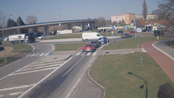 Křižovatka ulic Velká Dlážka a Polní