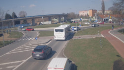 Křižovatka ulic Velká Dlážka a Polní