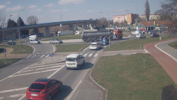 Křižovatka ulic Velká Dlážka a Polní