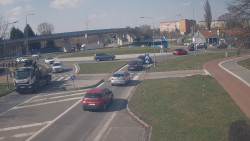 Křižovatka ulic Velká Dlážka a Polní