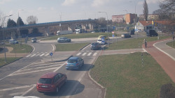 Křižovatka ulic Velká Dlážka a Polní