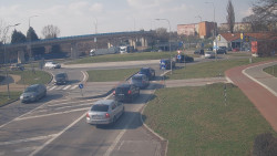 Křižovatka ulic Velká Dlážka a Polní