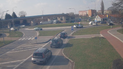 Křižovatka ulic Velká Dlážka a Polní