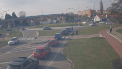 Křižovatka ulic Velká Dlážka a Polní