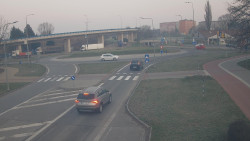 Křižovatka ulic Velká Dlážka a Polní