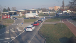 Křižovatka ulic Velká Dlážka a Polní