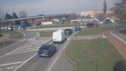 Křižovatka ulic Velká Dlážka a Polní