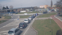 Křižovatka ulic Velká Dlážka a Polní