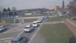 Křižovatka ulic Velká Dlážka a Polní