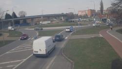 Křižovatka ulic Velká Dlážka a Polní