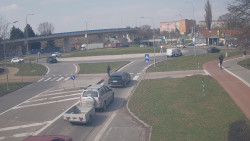 Křižovatka ulic Velká Dlážka a Polní