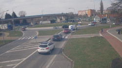 Křižovatka ulic Velká Dlážka a Polní