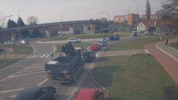 Křižovatka ulic Velká Dlážka a Polní