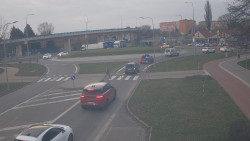 Křižovatka ulic Velká Dlážka a Polní