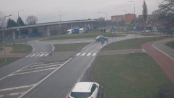 Křižovatka ulic Velká Dlážka a Polní