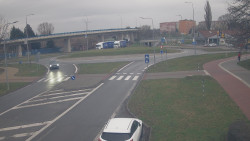 Křižovatka ulic Velká Dlážka a Polní