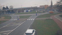 Křižovatka ulic Velká Dlážka a Polní